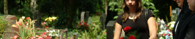 Entlastet eine anonyme Bestattung Angehörige?